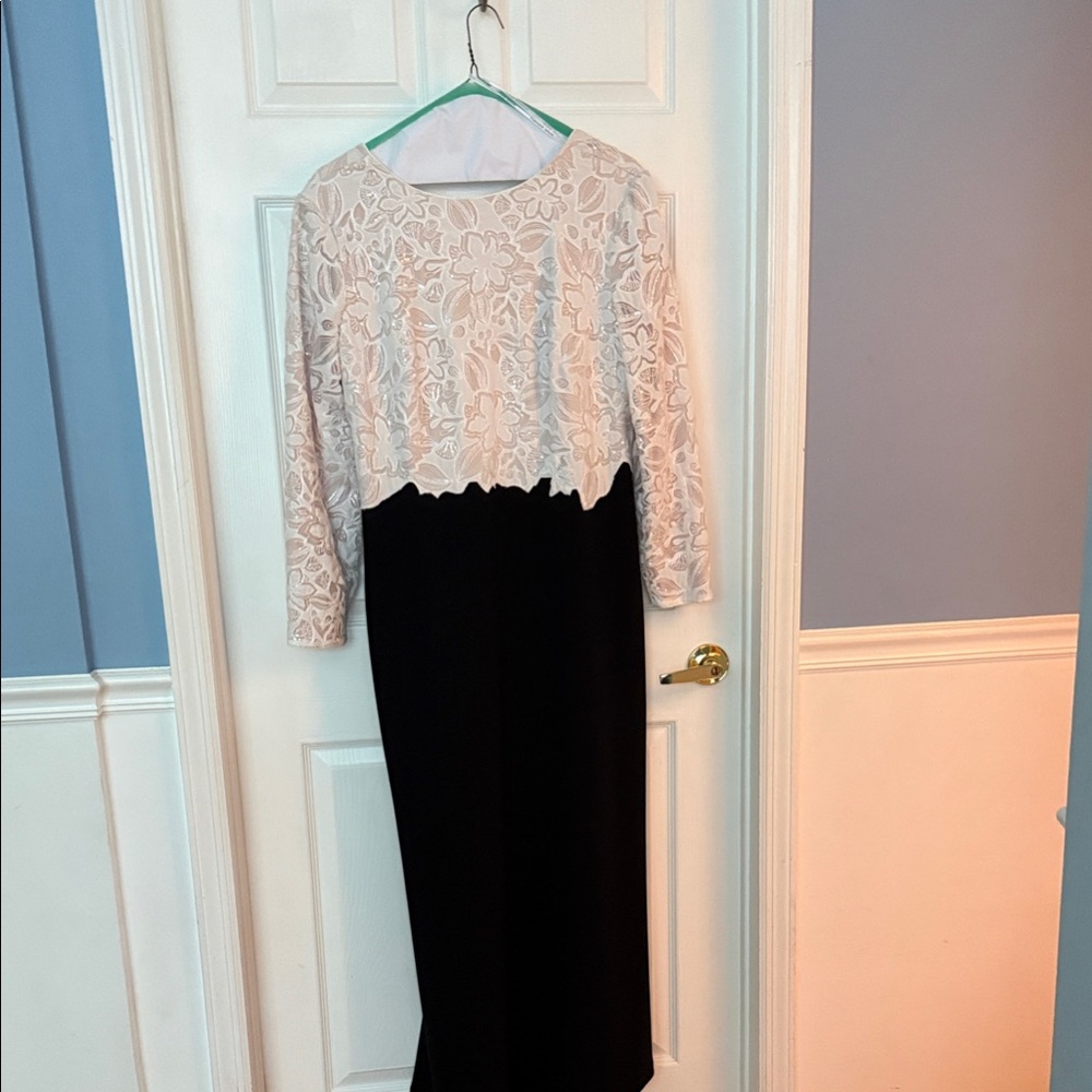 Tadashi Shoji Elegant Black & Cream Lace Top Evening Dress
